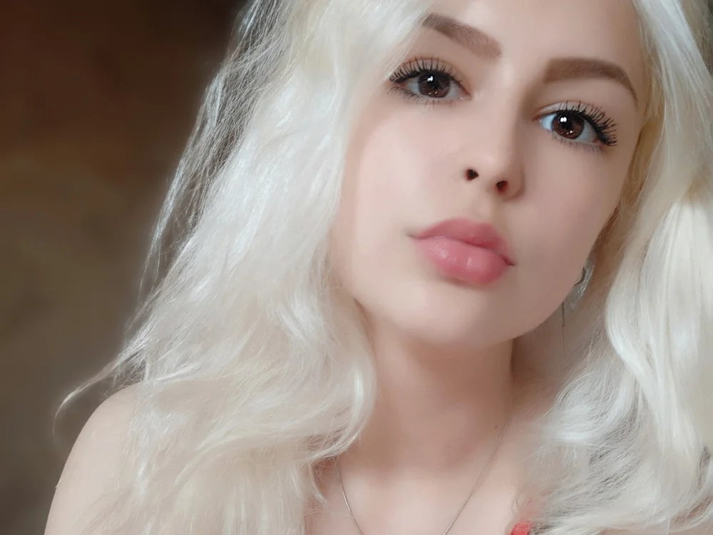 Cinderella69's Offline Chat Room