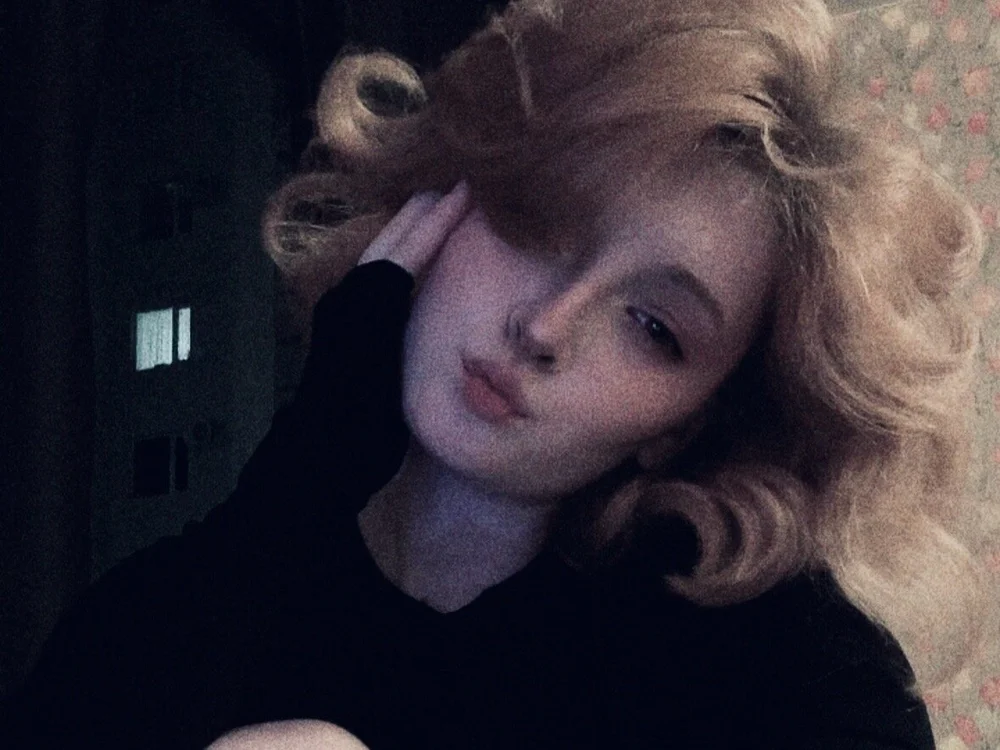 FoxyDemure Offline XXX-chat