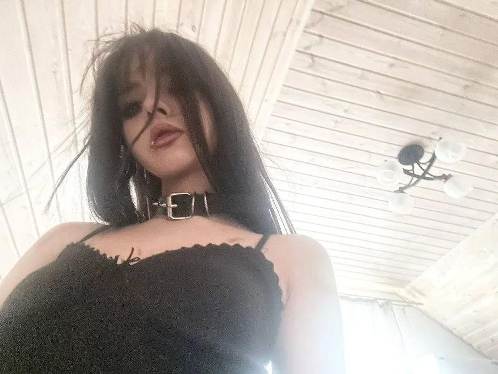 חדר צ'אט לא מקוון של Bella_Spilbert