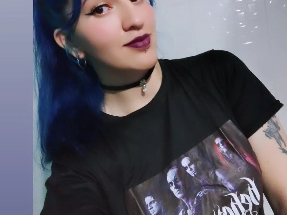 BlueMegan9_'s Offline Chat Room