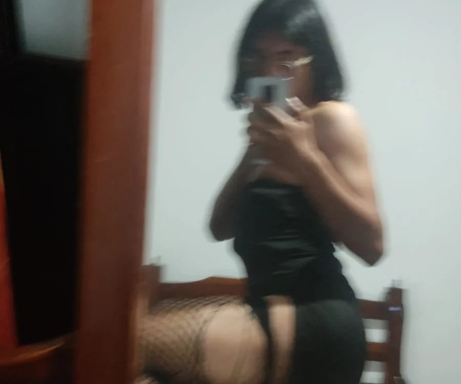 Scarletsissy666's Offline Chat Room