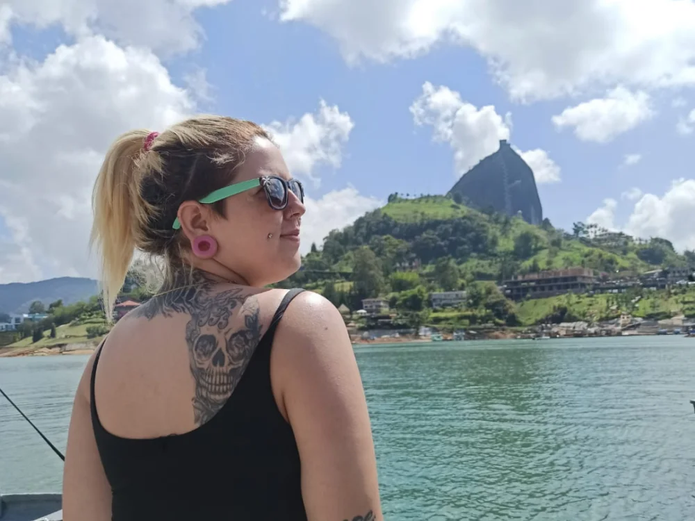 Divine_Pouvoir Adlı Modelin Çevrimdışı XXX Sohbeti