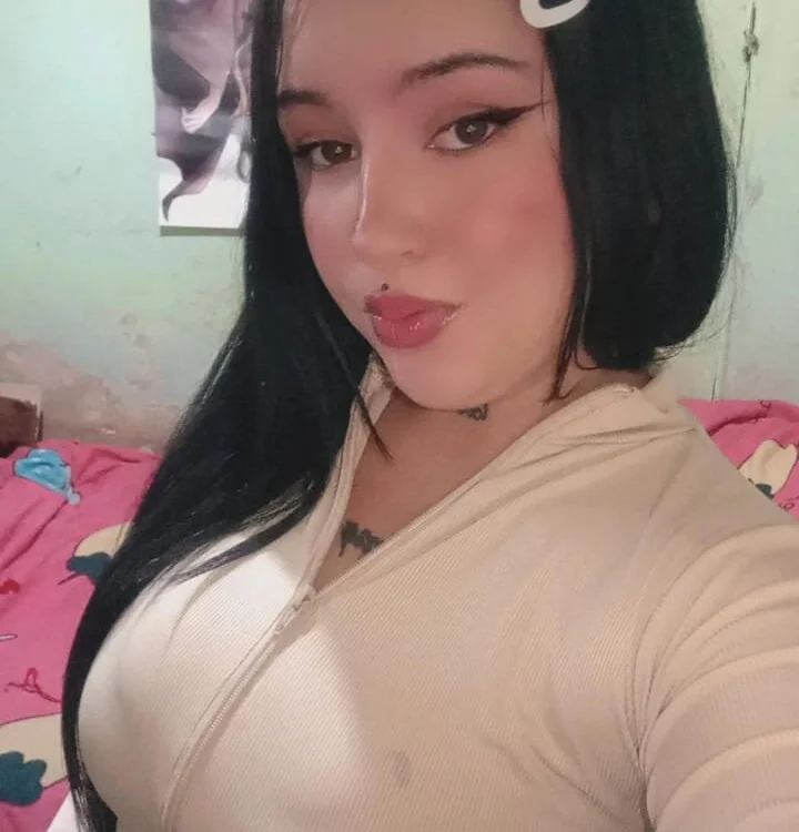 _Alison_69's Offline Chat Room