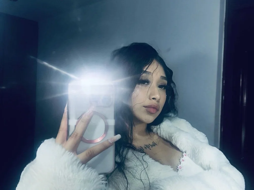 Kittyy_Lovee's Offline Chat Room