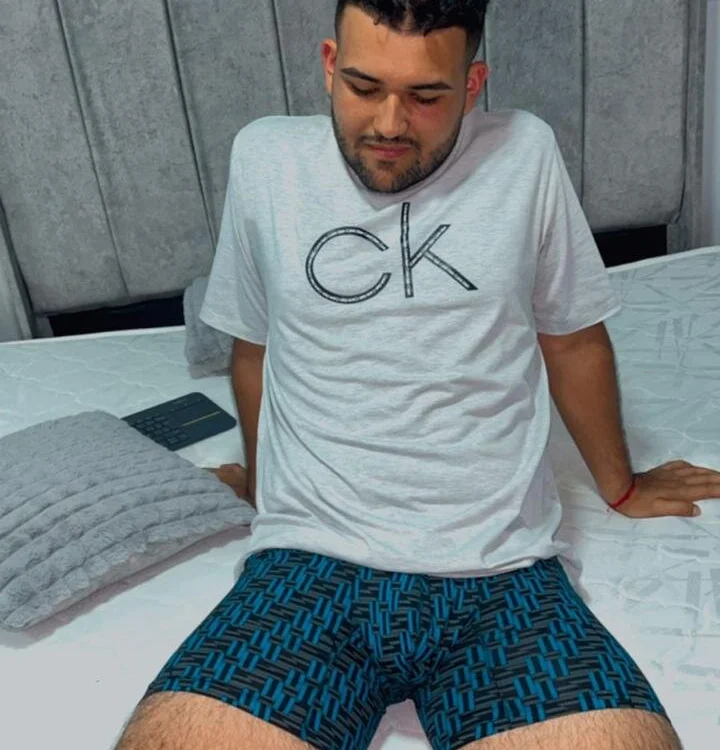 Estebitan_king's Offline Chat Room