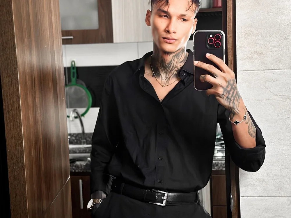 max_weeknd's Offline XXX Chat