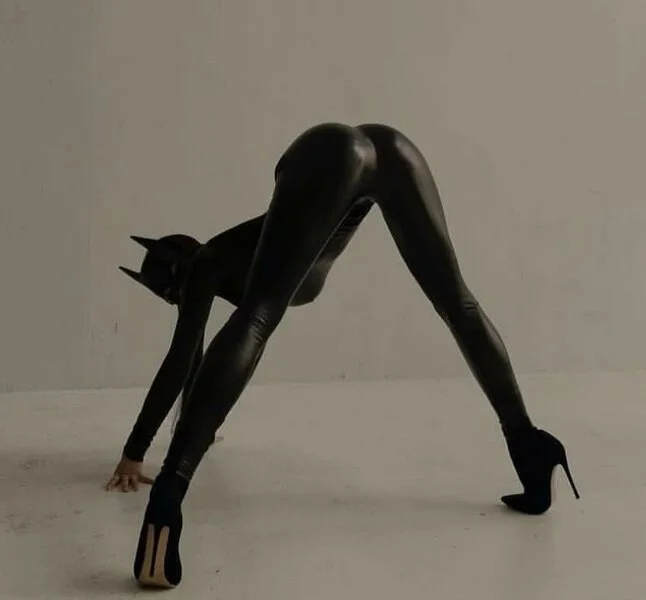 FrancescaBabe18's Offline Chat Room