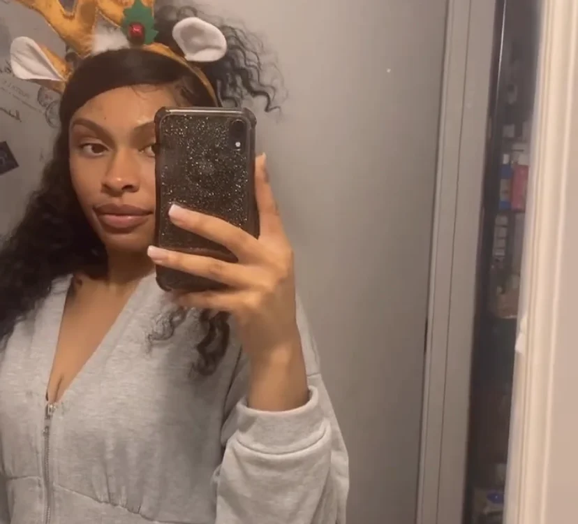 Watch  WetAssStella live on StripChat
