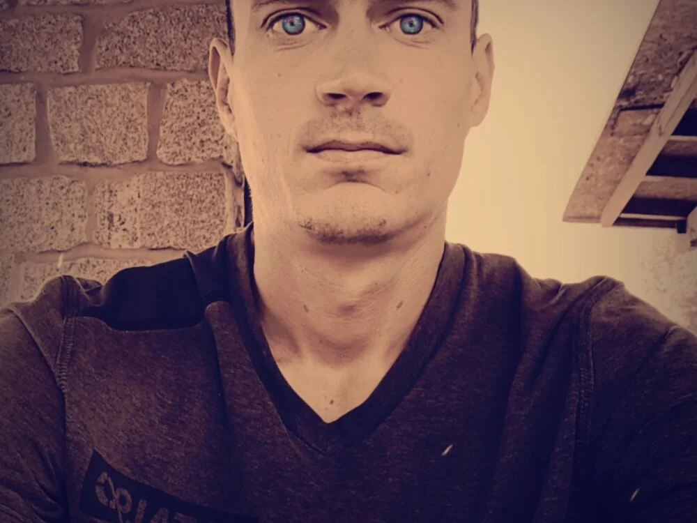 -A-L-E-X- Offline XXX Chat