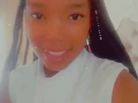 PREGNANT_SLUTxx Adlı Modelin Canlı XXX Sohbeti