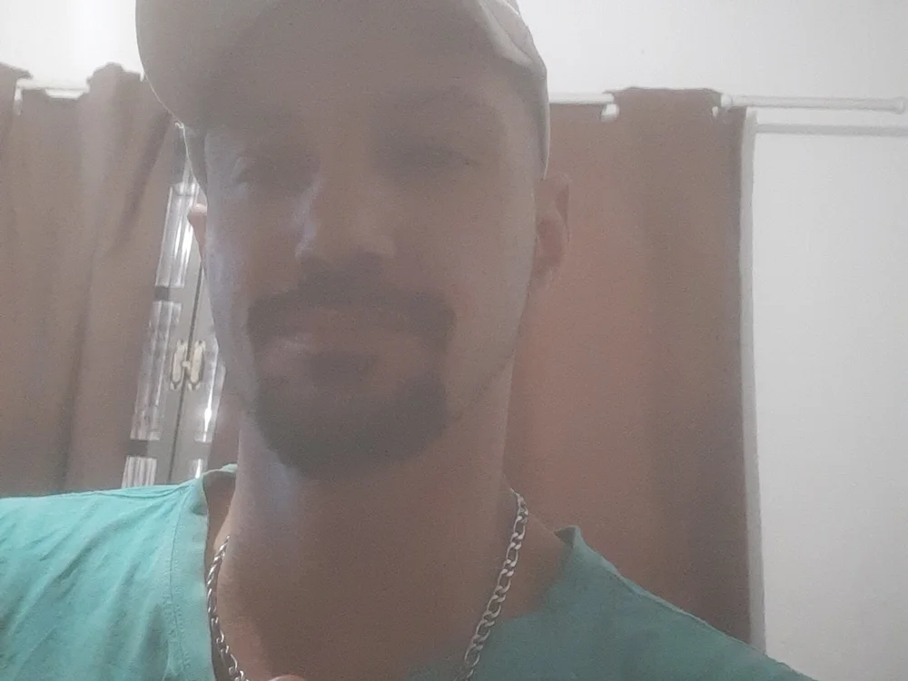 Henriqueee016's Offline XXX Chat