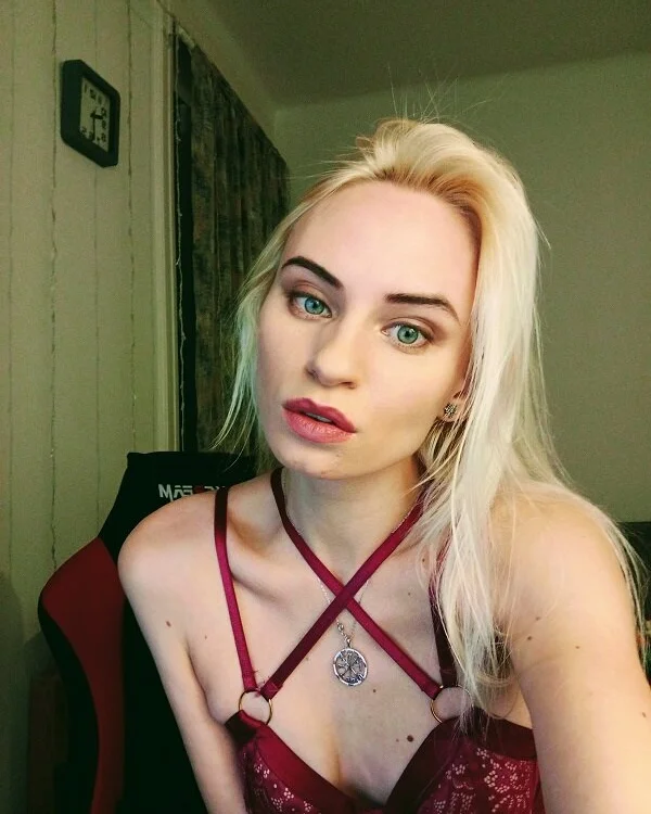 AutumnTreasure's Offline Chat Room
