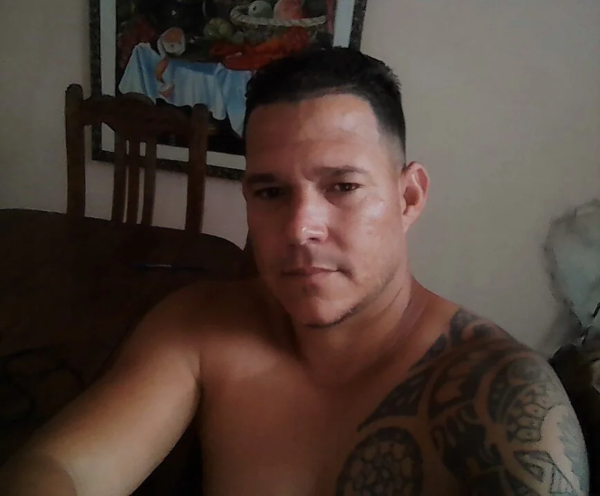loquillo2345's Offline Chat Room