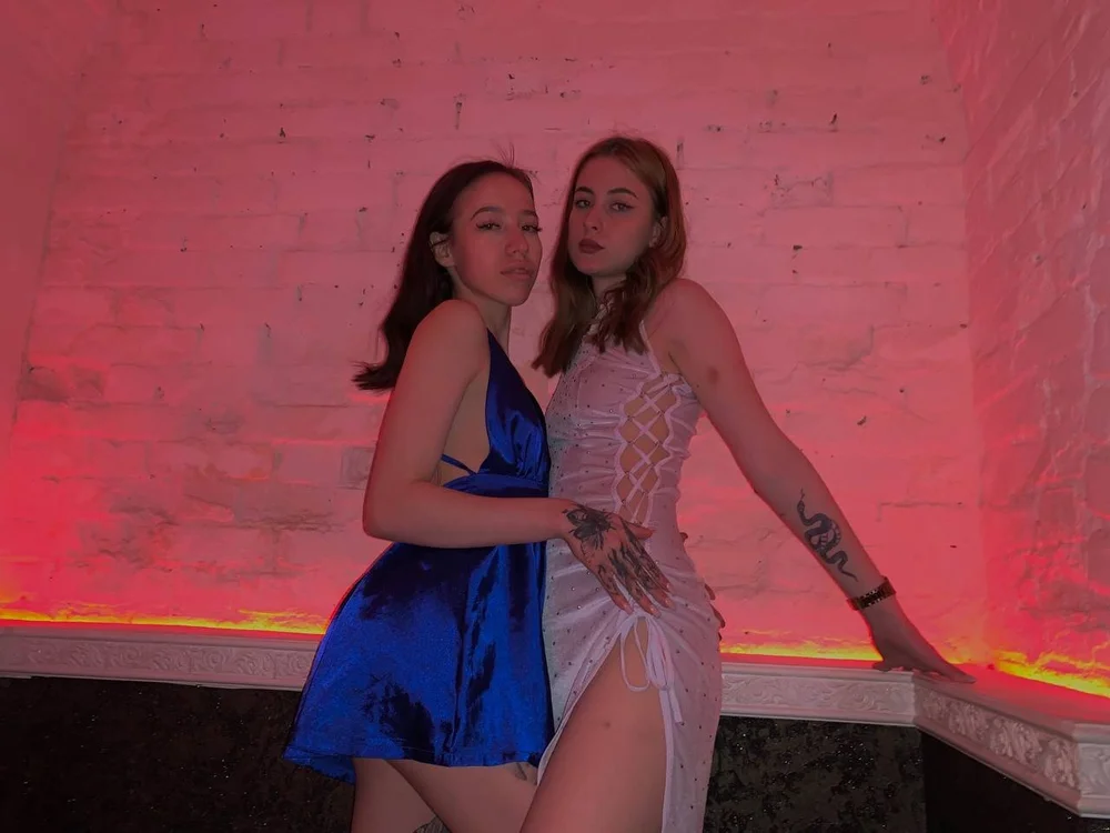 NikolaEdwards' Offline Chat Room