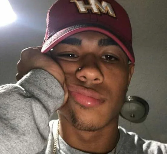 Hot_Student00: συνομιλία ΧΧΧ εκτός σύνδεσης