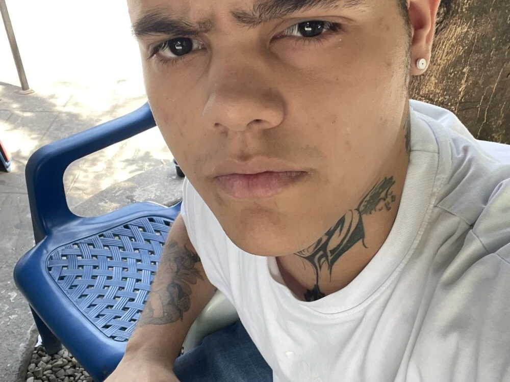 lucas_betancourt Chat XXX offline