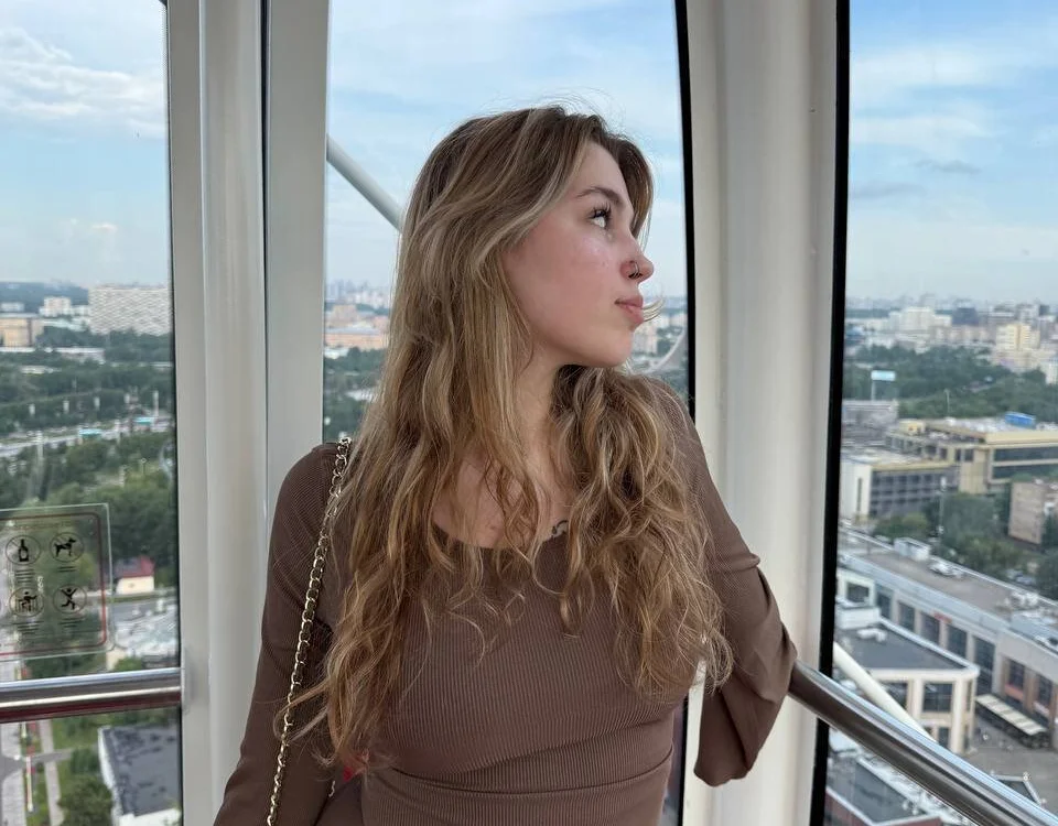 Ella_desire's Offline Chat Room