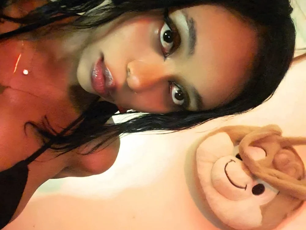Princess_camilla's Offline XXX Chat