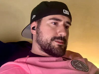 DominantTheo Offline XXX-chat