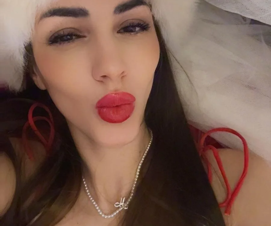 Lyra_Jessy's Offline Chat Room