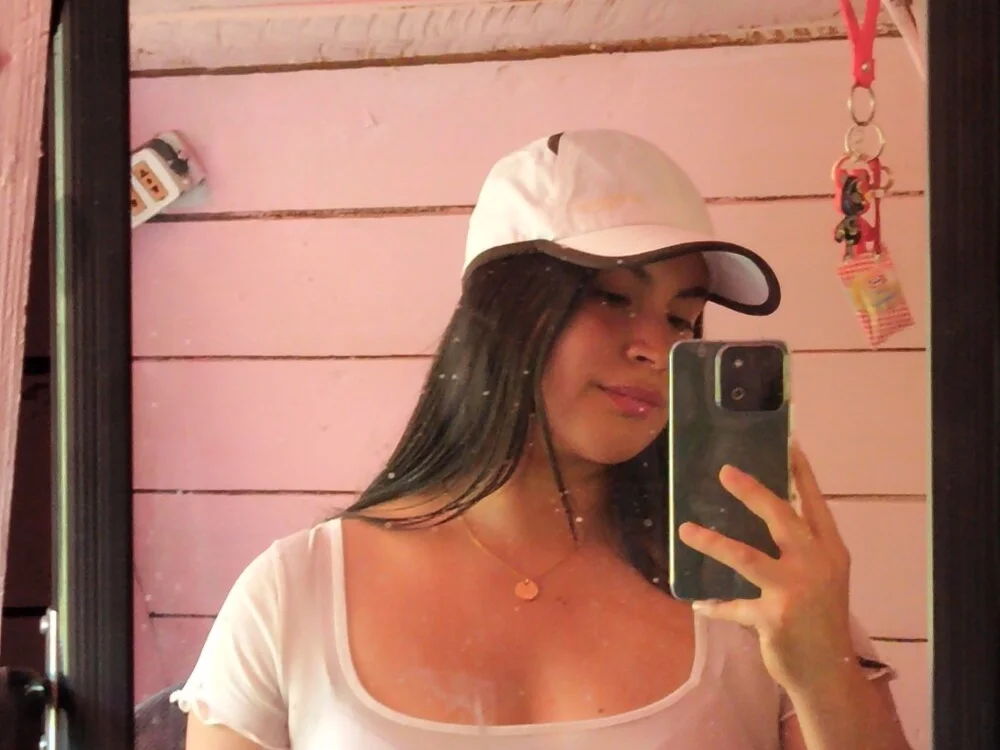 KariLovesly Offline XXX-Chat