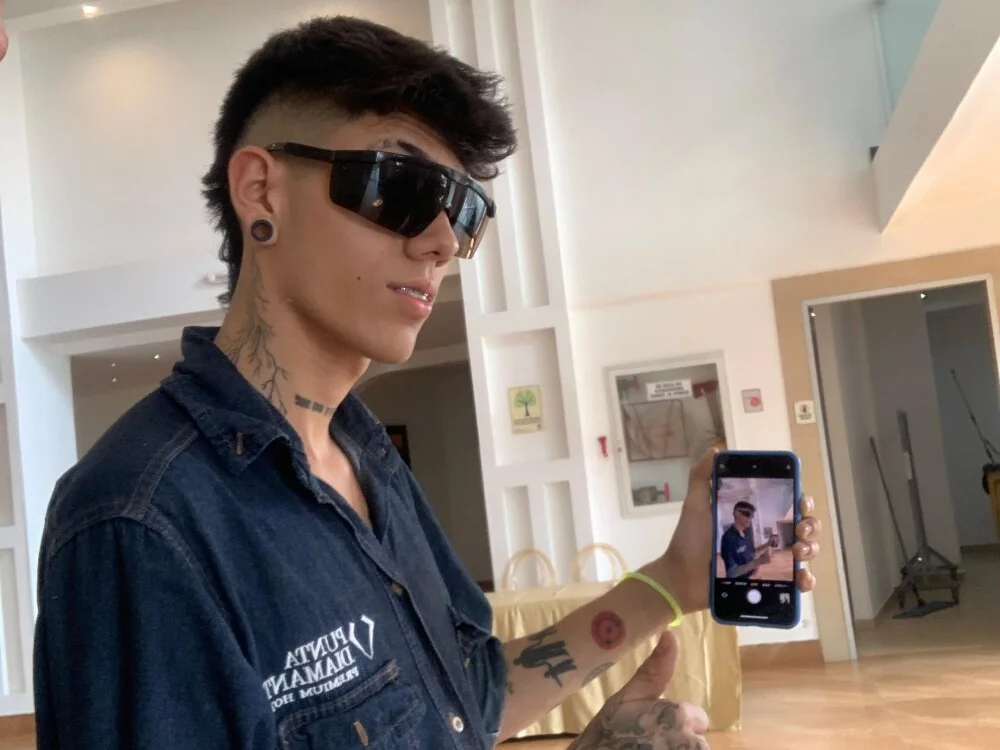 XXX chat uživo modela Tommy_valverde