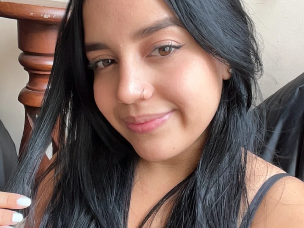 Bella_Turner's Offline Chat Room