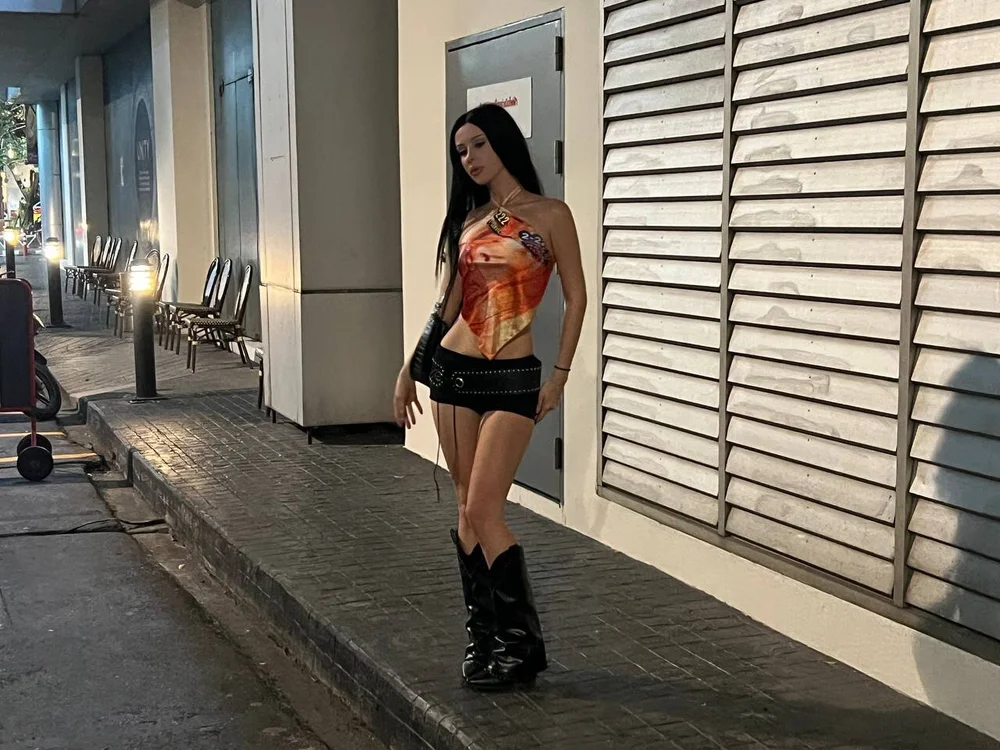 Lexy_Greyy's Offline Chat Room