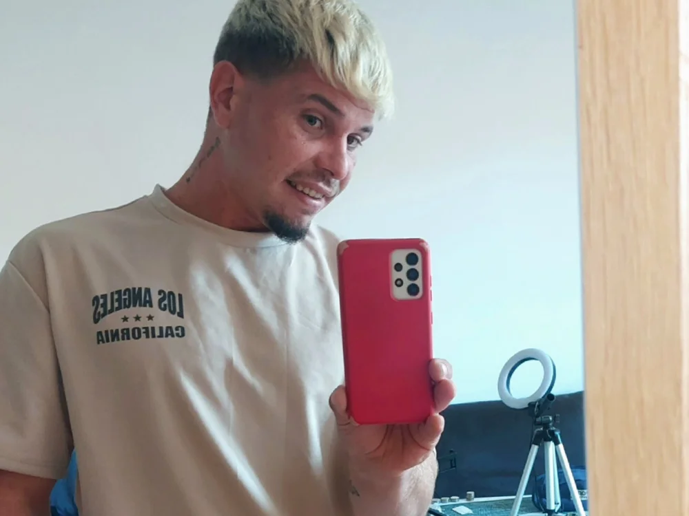 Johnnyhaker: συνομιλία ΧΧΧ εκτός σύνδεσης