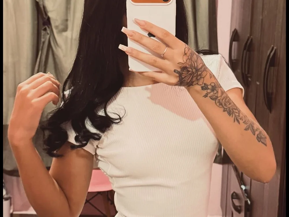 _suzy_safadinha's Offline Chat Room