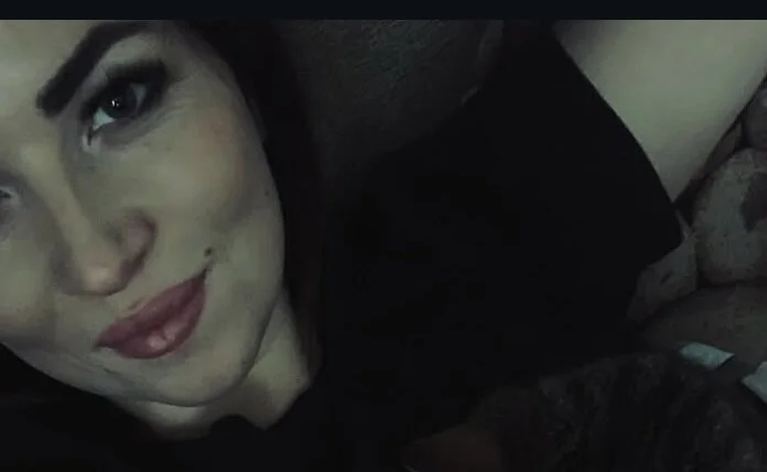 DeepChristina's Offline Chat Room