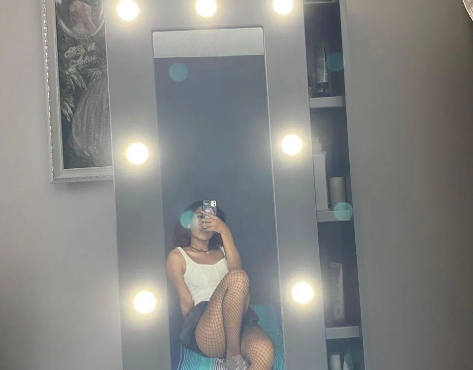 Madisson_Cooperr's Offline Chat Room