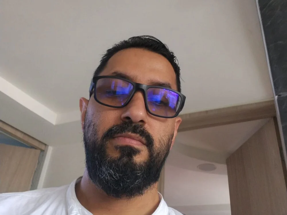 leoleithom's Offline Chat Room