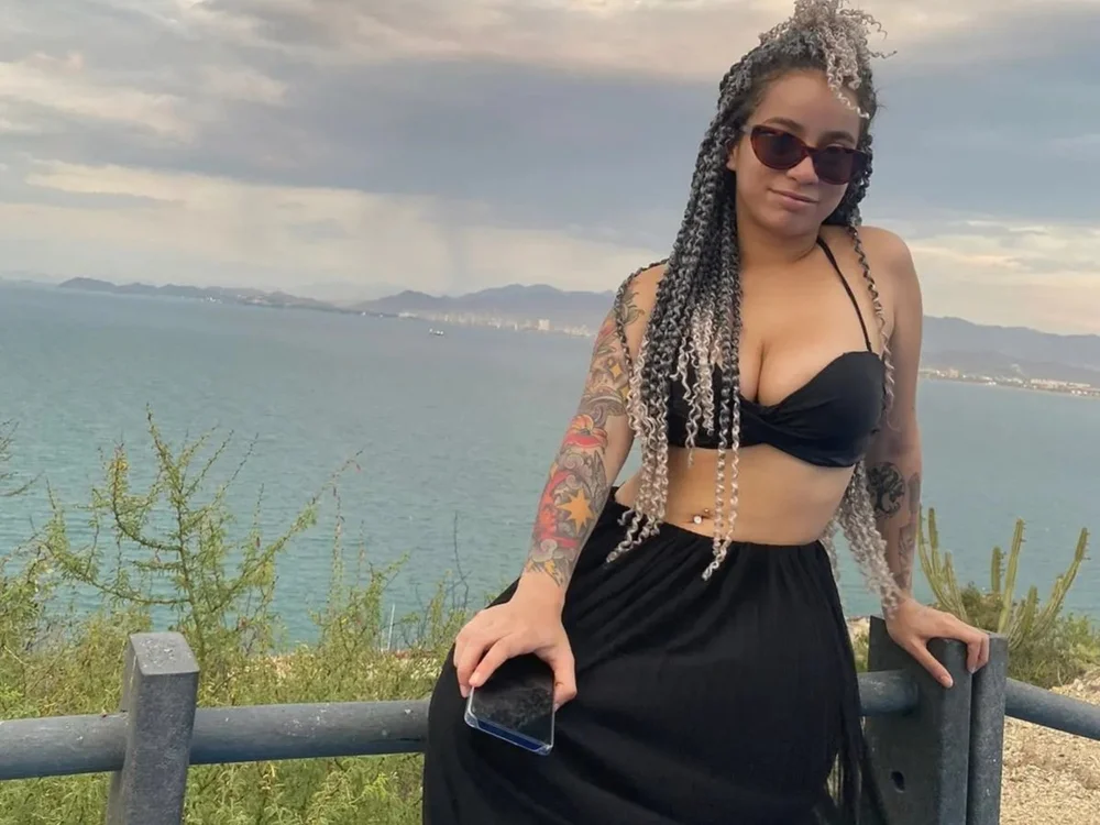 slave-trixy69's Offline XXX Chat