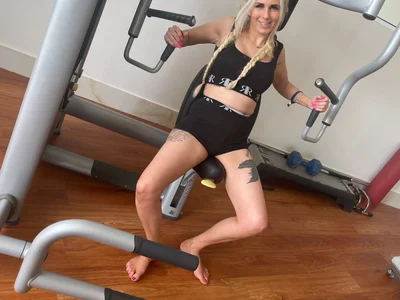 Blonde-bimbo on StripChat