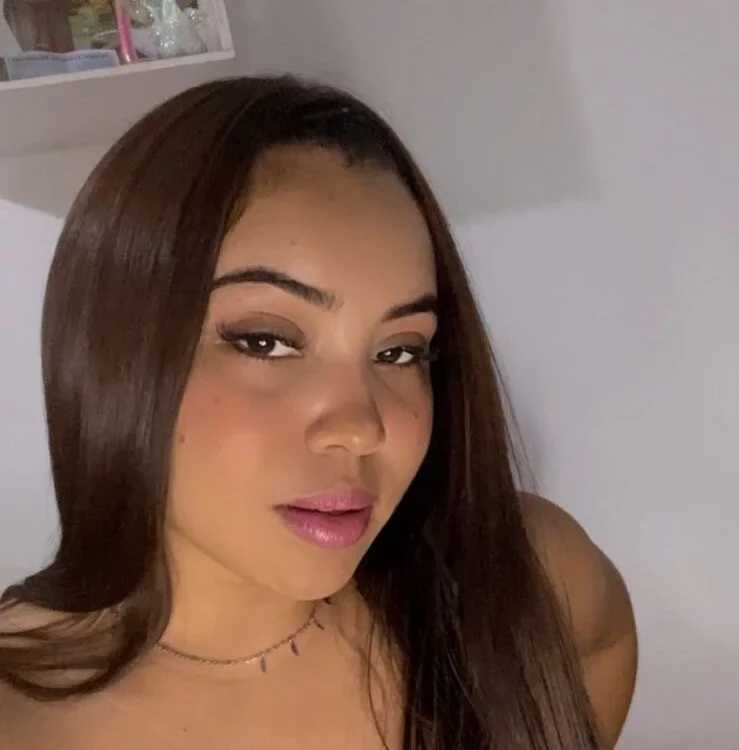 Beautifulanddesired's Offline Chat Room