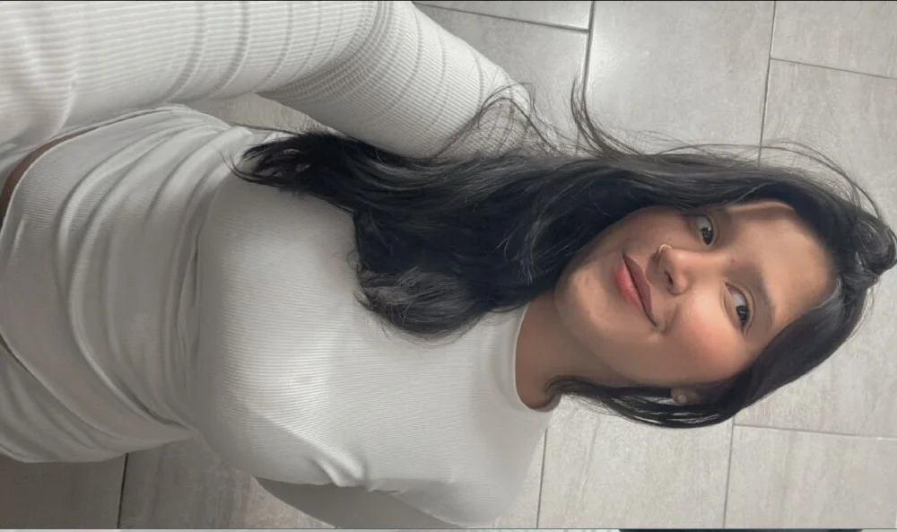 Mila_Sunshin Adlı Modelin Çevrimdışı XXX Sohbeti