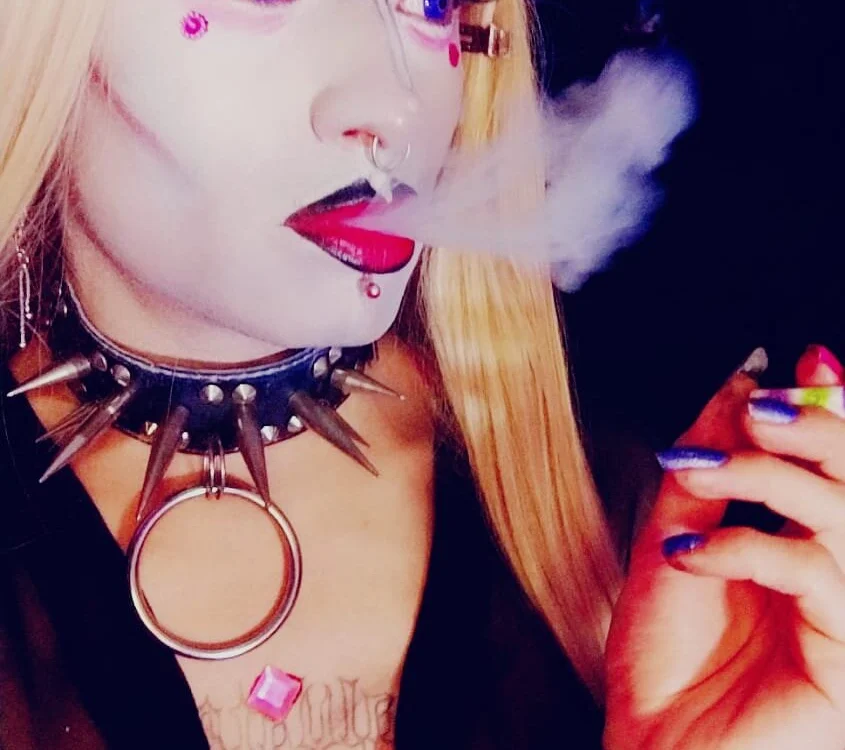 Miss_Agatha666 offline chatrum
