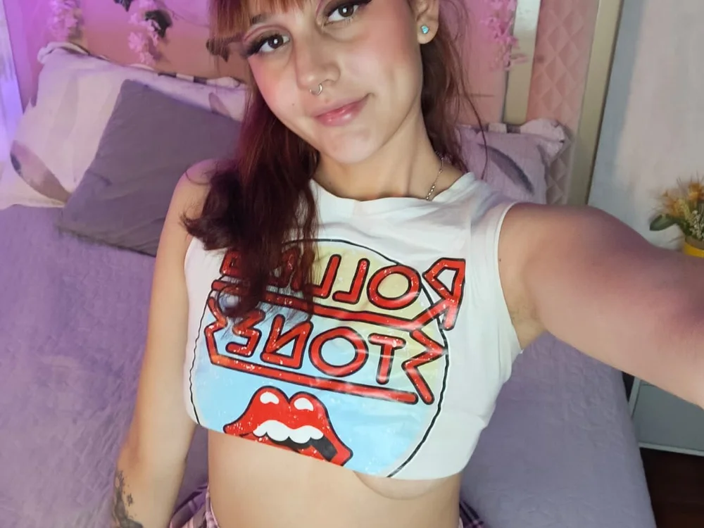 Scarlet_2b_'s Offline Chat Room