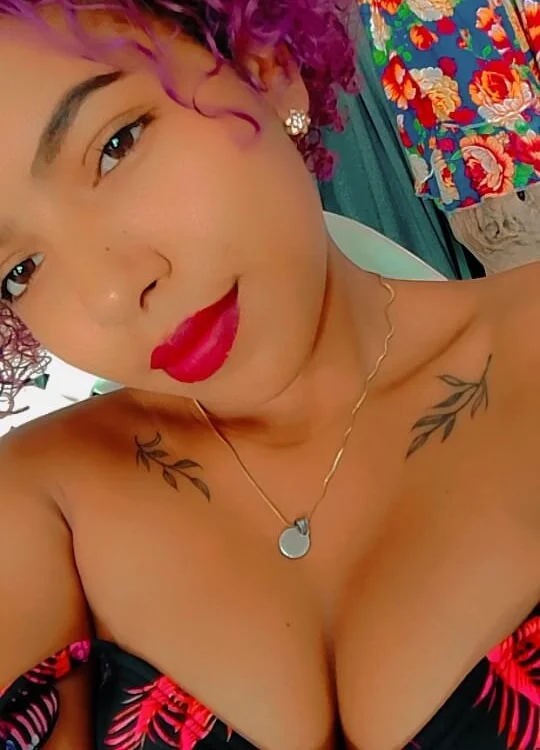 Afrogirls12's Offline Chat Room