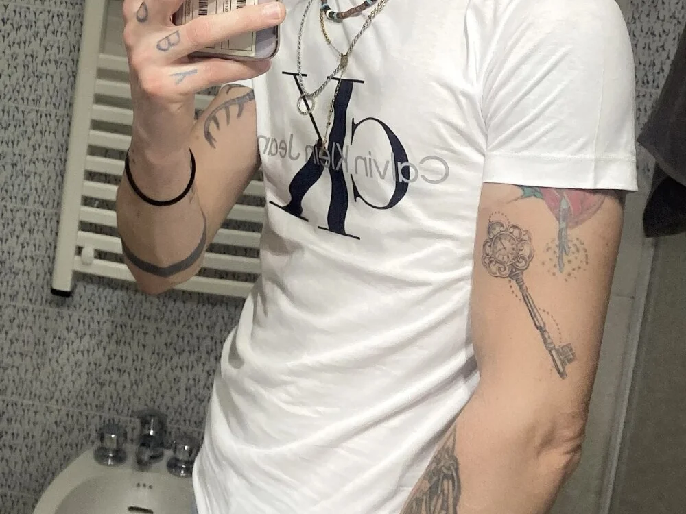 toro899 離線 XXX 聊天