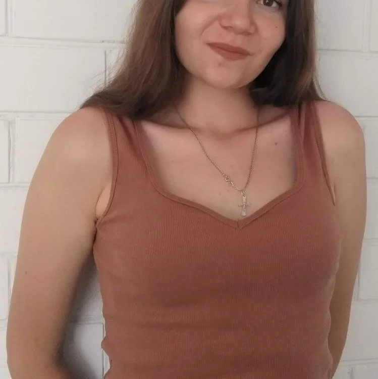AdelinaAllison offline chatrum