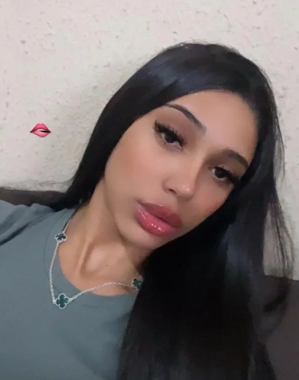 Barbiiiiee's Offline Chat Room