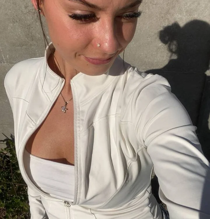 Bunny_Nextdooor Chat XXX offline
