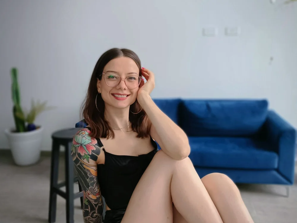 VictoriaLou's Offline Chat Room