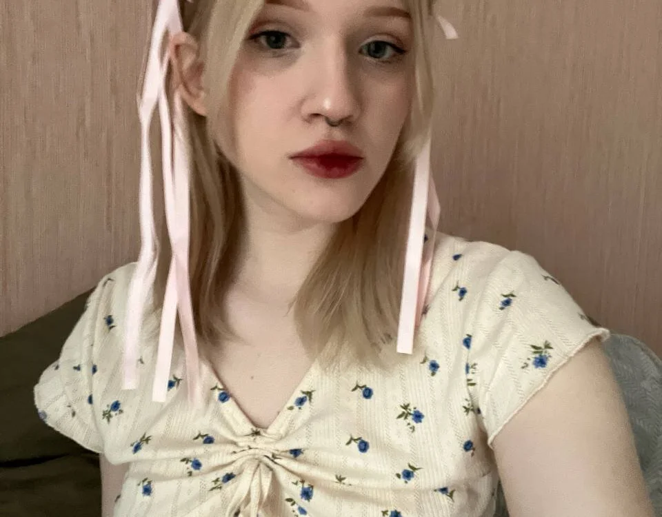Lilly_Jhonass' Offline Chat Room
