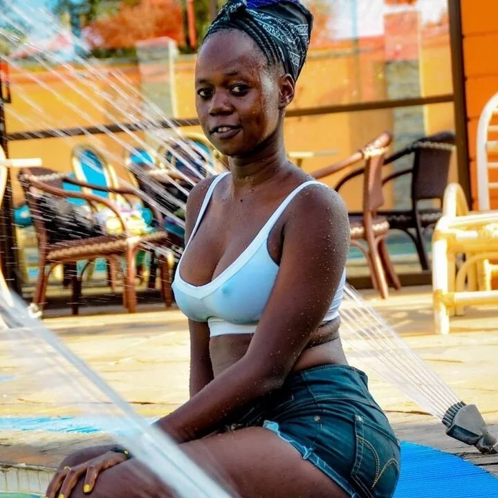 leslie_bebby2 Chat XXX Ngoại tuyến