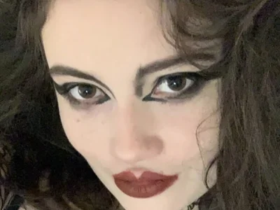carmilla_red live profile
