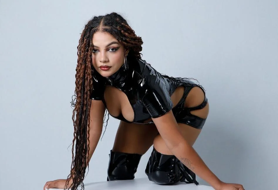 Amelie_Vandenoir's Offline Chat Room