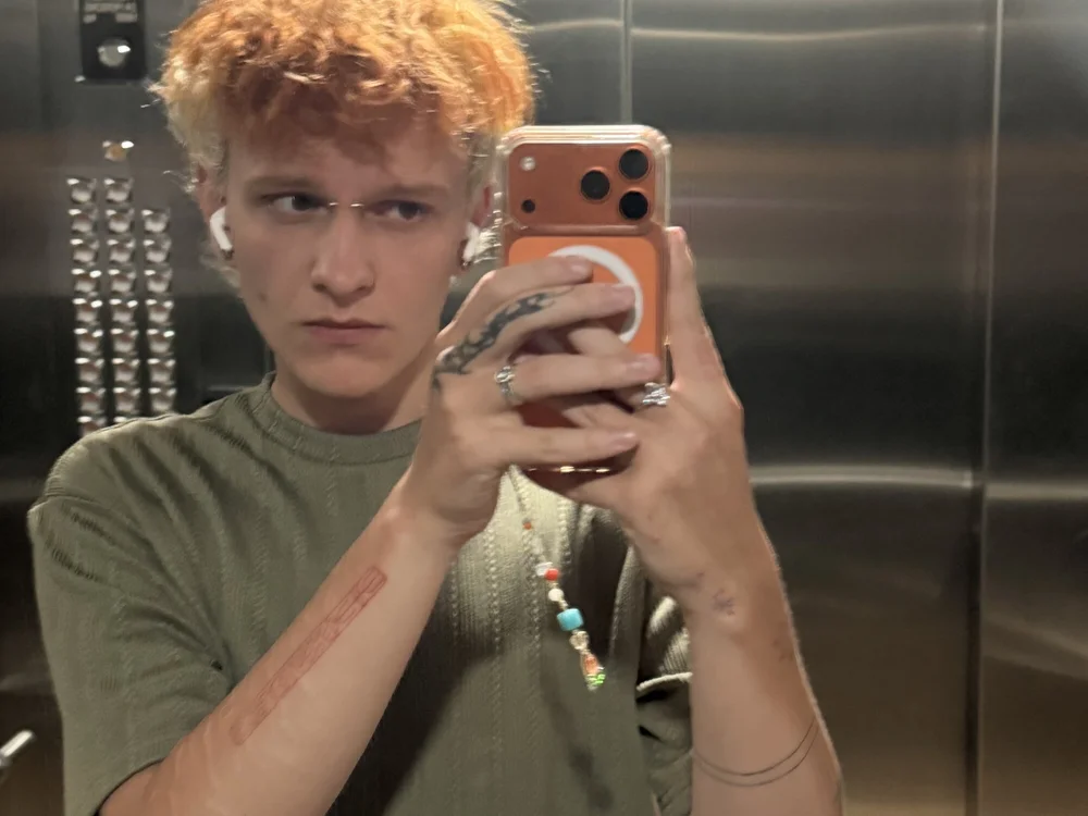 Ethan_Milthons' Offline Chat Room